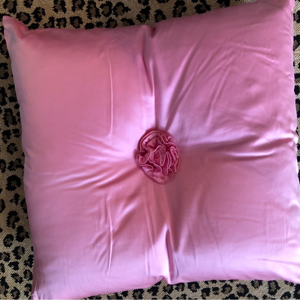 23” SQ Pink Knife edge Silk Pillow W/Rosette NEW